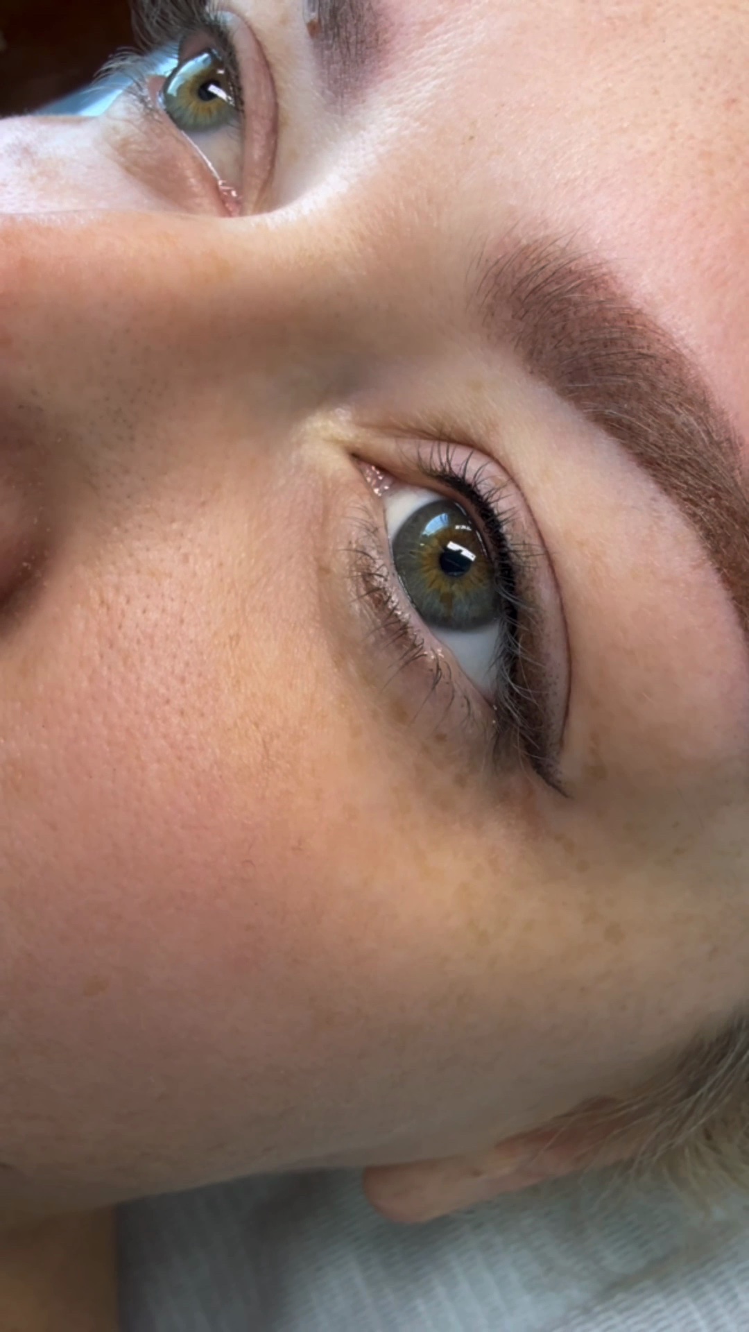 Shadow eyeliner result — soft smoky lash line